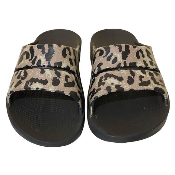 Oofos Women's Ooahh Limited Edition Cheetah Slides - Picture 2 of 8